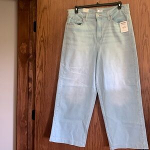 Women’s Levi wide leg jeans.